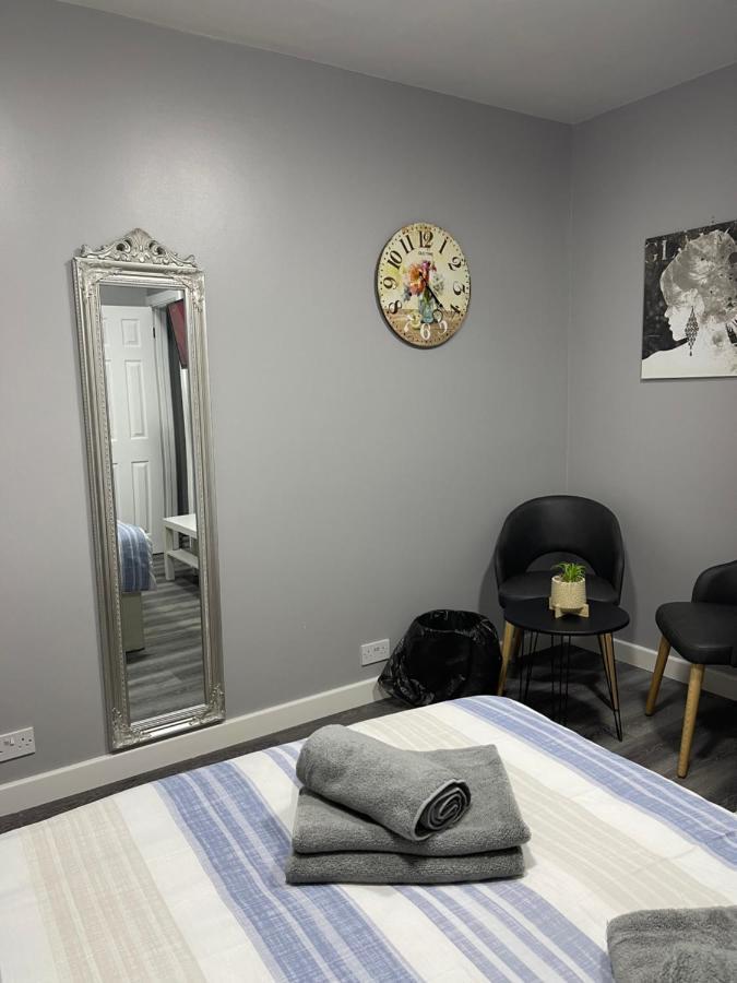 Grays Accommodation B&B Extérieur photo